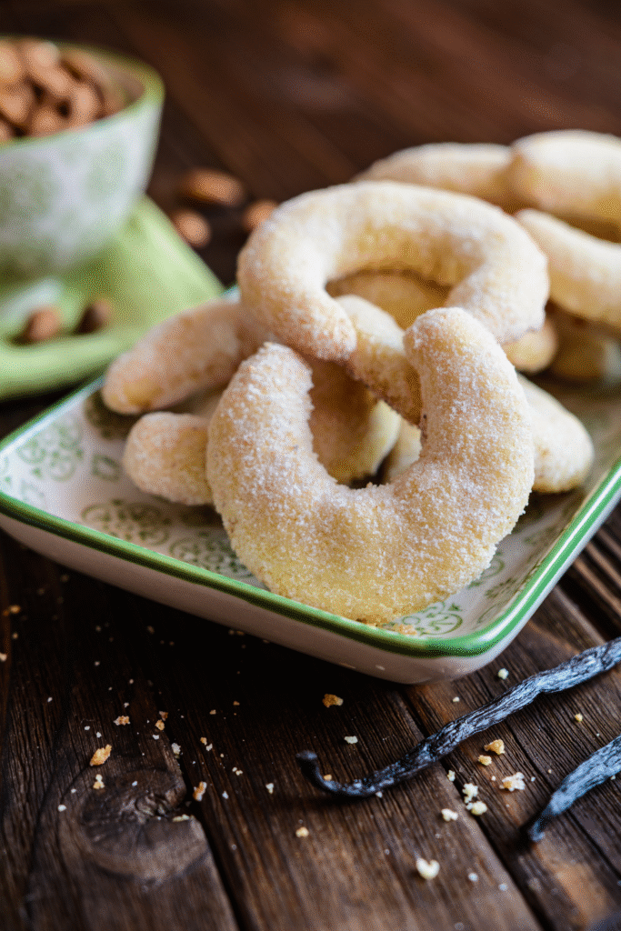 Almond Cinnamon Crescent Cookies Recipe